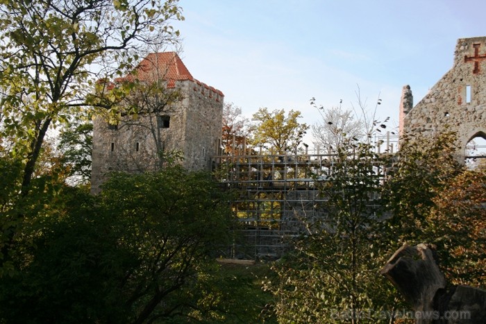 Kad Siguldā nokrāsojas pirmās koku lapas, gan vietējie, gan ārzemju ceļotāji trauc apbrīnot Zelta Rudeni. www.sigulda.lv 67623