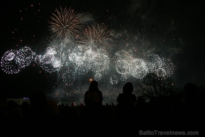 18. novembra salūts Rīgā par godu Latvijas Republikas proklamēšanas dienas 93 gadadienai - Fb.com/Travelnews.lv 69321