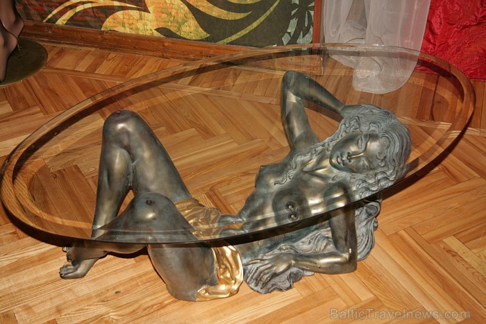 Rīgas erotiskā muzeja īpašnieks ir Vidas Kontrimavičius ar pirms 7 gadiem aizsākto kolekciju ar aptuveni 300 eksponātiem, kuru ir pārvedis no Lietuvas 69858