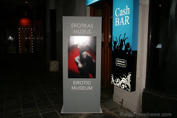 Rīgas erotiskais muzejs atrodas Vecrīgā, Kaļķu ielā 24 otrajā stāvā – līdzās  kabarē klubam Burlesque un Asnātes Smelteres modes namam Salons A. 69890