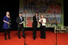 Balvu «Gada cilvēks tūrismā 2012» nominācijā «Par ievērojamu ieguldījumu tūrisma biznesā 2012» saņem ALTA izpilddirektore Astrīda Trupovniece. Foto: J 7