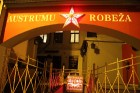 Teātra klubs «Austrumu robeža» piedāvā iestudējumu «Ezītis miglā», ko izpilda aktieri Arnis Līcītis un Mārtiņš Vilsons kopā ar dziedātāju Niku Matveje 1