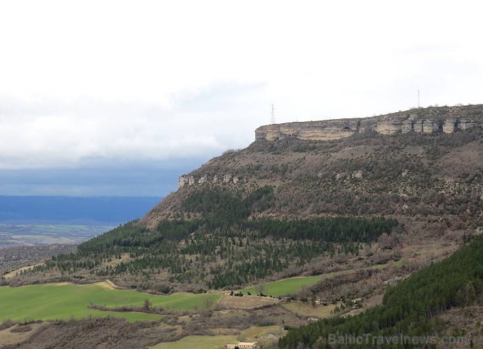 Sieru ražošanai izmanto milzīgas Rokfortas alas, kuras izveidojas, kustoties zemes plāksnēm 91547