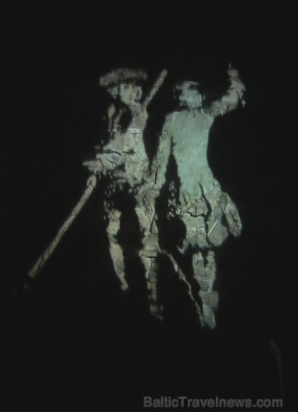 Rokfortas alu apmeklētāji var baudīt gaismas šovu, kura laikā tiek izstāstīta leģenda ar alu rašanos un, protams, mīlas stāstu (tikai franču valodā) 91556