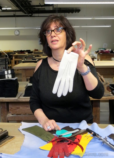 Šodien CAUSSE darbnīcā strādā 30 profesionāli meistari, kuri viena gada laikā saražo vairāk par 20.000 cimdu pāru 91648