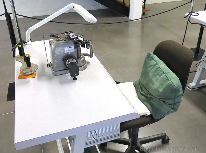 Nelielā Tulūzas pilsētā Millau (Francija) atrodas viena no pazīstamākajām cimdu darbnīcām Eiropā - CAUSSE 91654