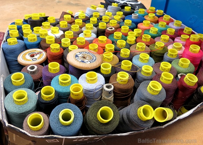 Nelielā Tulūzas pilsētā Millau (Francija) atrodas viena no pazīstamākajām cimdu darbnīcām Eiropā - CAUSSE 91657