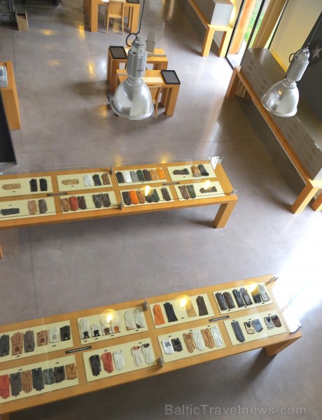 Nelielā Tulūzas pilsētā Millau (Francija) atrodas viena no pazīstamākajām cimdu darbnīcām Eiropā - CAUSSE 91660