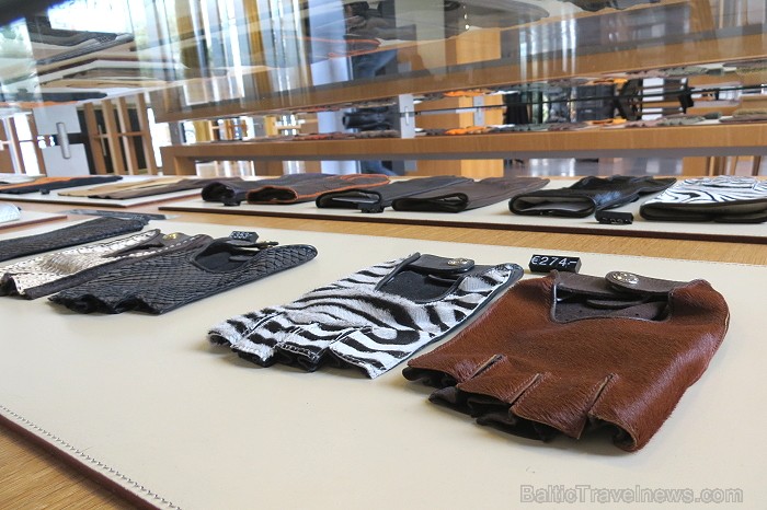 Nelielā Tulūzas pilsētā Millau (Francija) atrodas viena no pazīstamākajām cimdu darbnīcām Eiropā - CAUSSE 91665