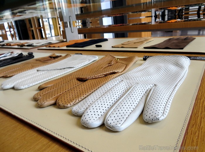 Nelielā Tulūzas pilsētā Millau (Francija) atrodas viena no pazīstamākajām cimdu darbnīcām Eiropā - CAUSSE 91666