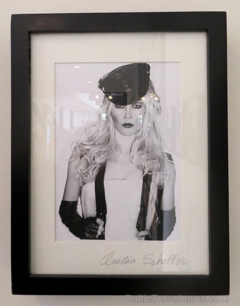 Nelielā Tulūzas pilsētā Millau (Francija) atrodas viena no pazīstamākajām cimdu darbnīcām Eiropā - CAUSSE 91675