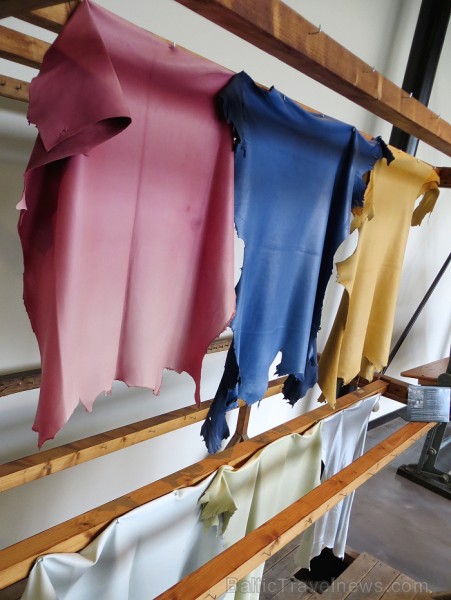 Nelielā Tulūzas pilsētā Millau (Francija) atrodas viena no pazīstamākajām cimdu darbnīcām Eiropā - CAUSSE 91676