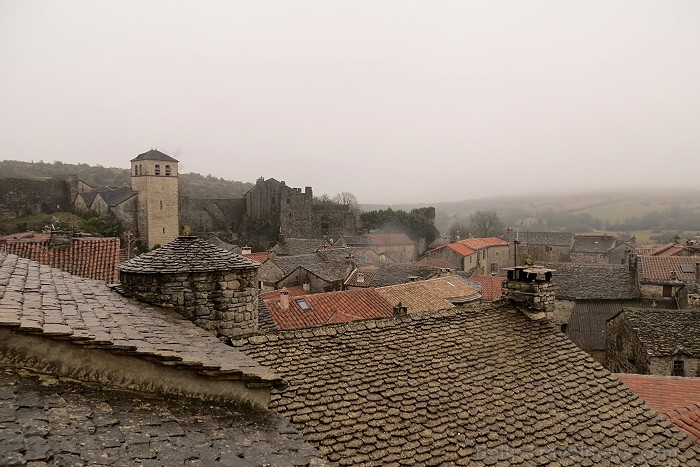 Ciemats La Couvertoirade aiznes apmeklētājus atpakaļ Viduslaikos 91679