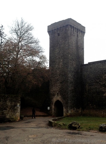 Ciemats La Couvertoirade aiznes apmeklētājus atpakaļ Viduslaikos 91681