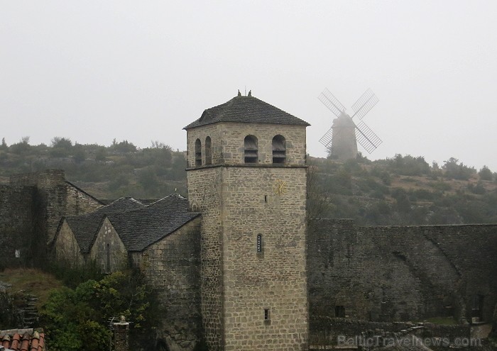 Ciemats La Couvertoirade aiznes apmeklētājus atpakaļ Viduslaikos 91693