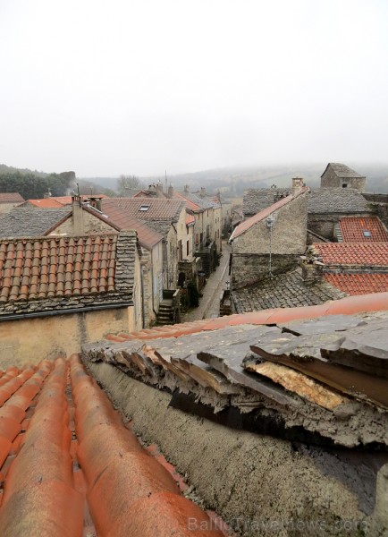 Ciemats La Couvertoirade aiznes apmeklētājus atpakaļ Viduslaikos 91698