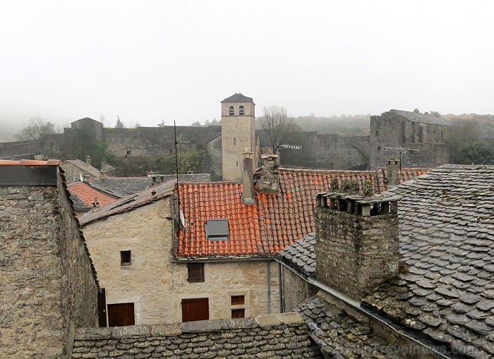 Ciemats La Couvertoirade aiznes apmeklētājus atpakaļ Viduslaikos 91699