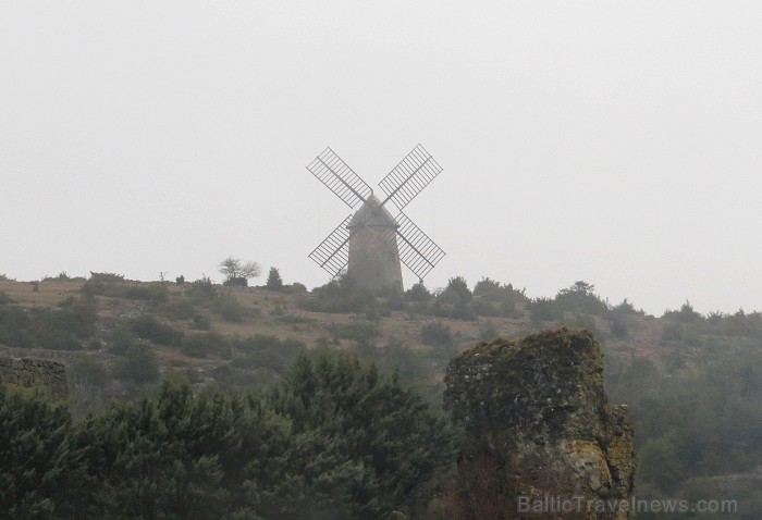 Ciemats La Couvertoirade aiznes apmeklētājus atpakaļ Viduslaikos 91700