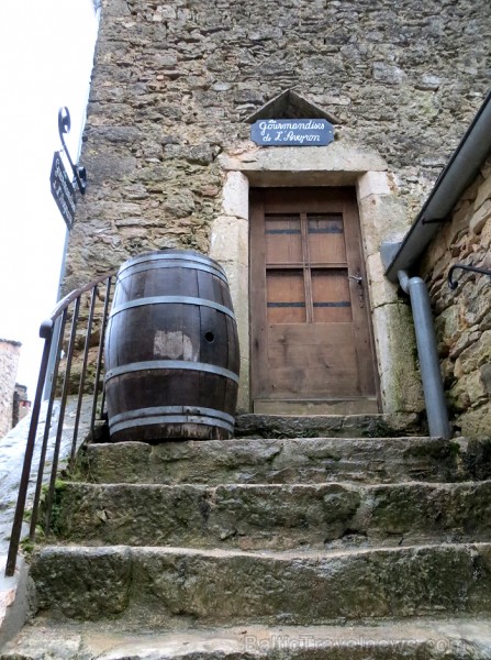 Ciemats La Couvertoirade aiznes apmeklētājus atpakaļ Viduslaikos 91702