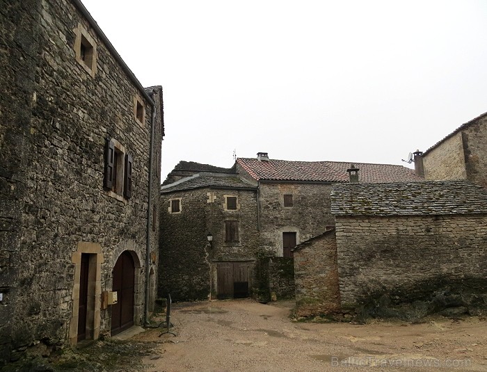 Ciemats La Couvertoirade aiznes apmeklētājus atpakaļ Viduslaikos 91706