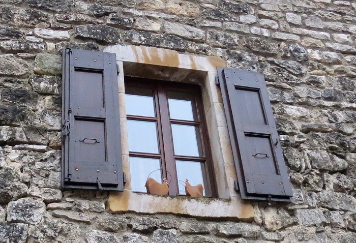 Ciemats La Couvertoirade aiznes apmeklētājus atpakaļ Viduslaikos 91707