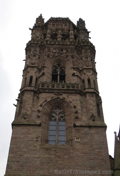 Grandioza Rodezas katedrāle, kas paceļas virs nelielas viesmīlīgas pilsētas, ir gotiskās arhitektūras brīnums. Tās ēka ir uzcelta 12. gadsimtā un ir v 91820