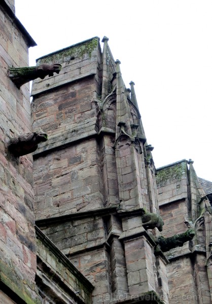 Grandioza Rodezas katedrāle, kas paceļas virs nelielas viesmīlīgas pilsētas, ir gotiskās arhitektūras brīnums. Tās ēka ir uzcelta 12. gadsimtā un ir v 91821