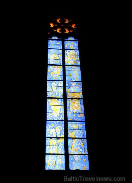 Grandioza Rodezas katedrāle, kas paceļas virs nelielas viesmīlīgas pilsētas, ir gotiskās arhitektūras brīnums. Tās ēka ir uzcelta 12. gadsimtā un ir v 91830