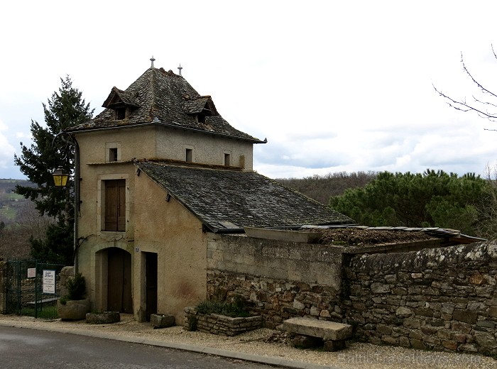 Pirmo reizi ieraugot 13. gadsimta pilsētu Najac, rodas sajūta, ka esi nokļuvis pasakā: mazas brīnišķīgas mājiņas ir izvietojušās gar vienu galveno pil 91945