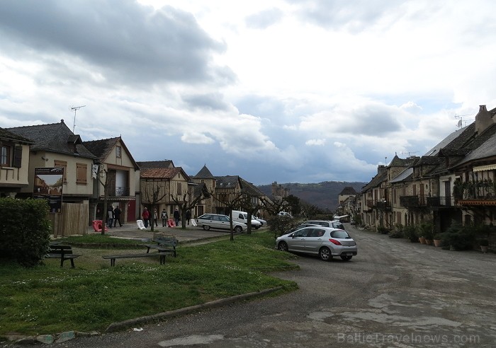 Pirmo reizi ieraugot 13. gadsimta pilsētu Najac, rodas sajūta, ka esi nokļuvis pasakā: mazas brīnišķīgas mājiņas ir izvietojušās gar vienu galveno pil 91947