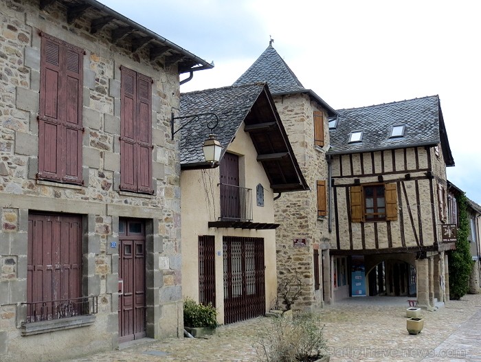 Pirmo reizi ieraugot 13. gadsimta pilsētu Najac, rodas sajūta, ka esi nokļuvis pasakā: mazas brīnišķīgas mājiņas ir izvietojušās gar vienu galveno pil 91948