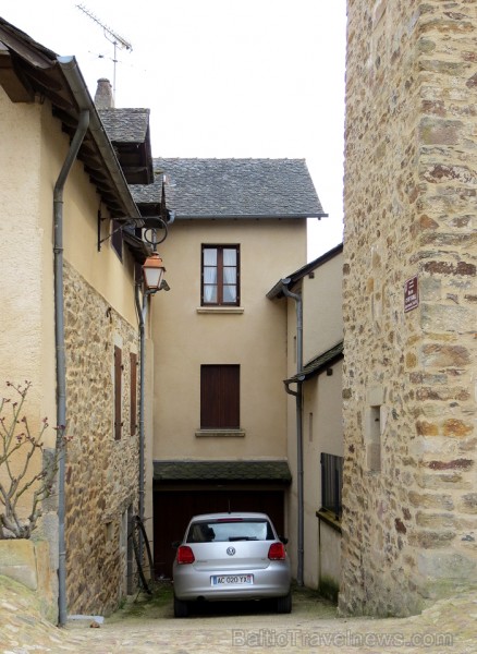 Pirmo reizi ieraugot 13. gadsimta pilsētu Najac, rodas sajūta, ka esi nokļuvis pasakā: mazas brīnišķīgas mājiņas ir izvietojušās gar vienu galveno pil 91950