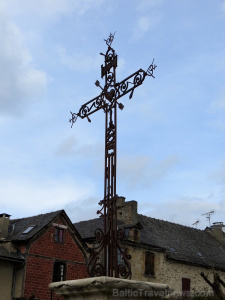 Pirmo reizi ieraugot 13. gadsimta pilsētu Najac, rodas sajūta, ka esi nokļuvis pasakā: mazas brīnišķīgas mājiņas ir izvietojušās gar vienu galveno pil 91955