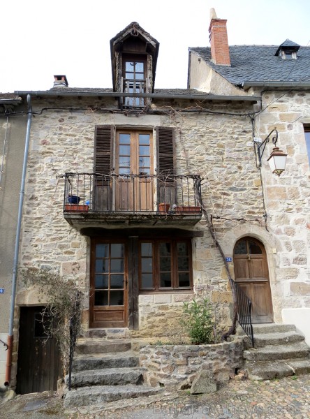 Pirmo reizi ieraugot 13. gadsimta pilsētu Najac, rodas sajūta, ka esi nokļuvis pasakā: mazas brīnišķīgas mājiņas ir izvietojušās gar vienu galveno pil 91963