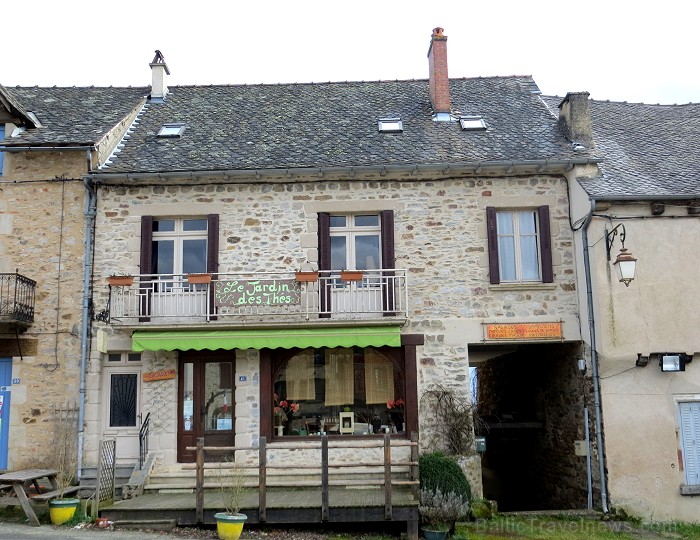 Pirmo reizi ieraugot 13. gadsimta pilsētu Najac, rodas sajūta, ka esi nokļuvis pasakā: mazas brīnišķīgas mājiņas ir izvietojušās gar vienu galveno pil 91966