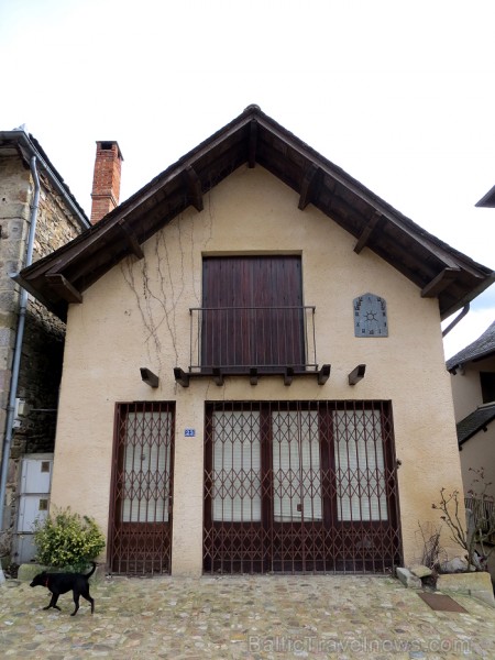 Pirmo reizi ieraugot 13. gadsimta pilsētu Najac, rodas sajūta, ka esi nokļuvis pasakā: mazas brīnišķīgas mājiņas ir izvietojušās gar vienu galveno pil 91969