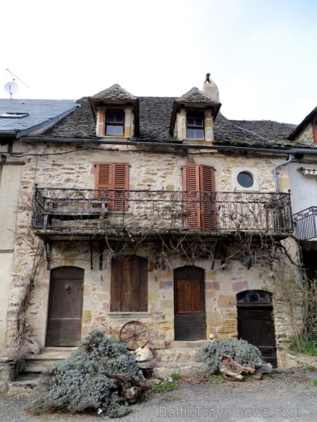 Pirmo reizi ieraugot 13. gadsimta pilsētu Najac, rodas sajūta, ka esi nokļuvis pasakā: mazas brīnišķīgas mājiņas ir izvietojušās gar vienu galveno pil 91971