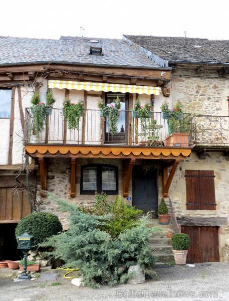 Pirmo reizi ieraugot 13. gadsimta pilsētu Najac, rodas sajūta, ka esi nokļuvis pasakā: mazas brīnišķīgas mājiņas ir izvietojušās gar vienu galveno pil 91973