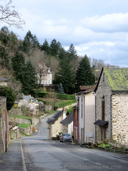 Pirmo reizi ieraugot 13. gadsimta pilsētu Najac, rodas sajūta, ka esi nokļuvis pasakā: mazas brīnišķīgas mājiņas ir izvietojušās gar vienu galveno pil 91976