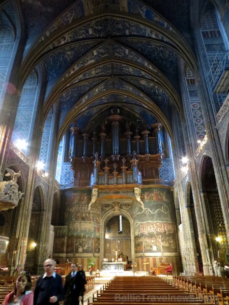 Albi ir senā bīskapa pilsēta, kas atrodas Tulūzā (Francija). Gandrīz visas tās ēkas ir celtas no sarkana ķieģeļa. Slavenākā no tām ir Sainte-Cécile ka 91998