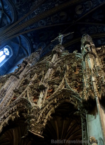 Albi ir senā bīskapa pilsēta, kas atrodas Tulūzā (Francija). Gandrīz visas tās ēkas ir celtas no sarkana ķieģeļa. Slavenākā no tām ir Sainte-Cécile ka 91999