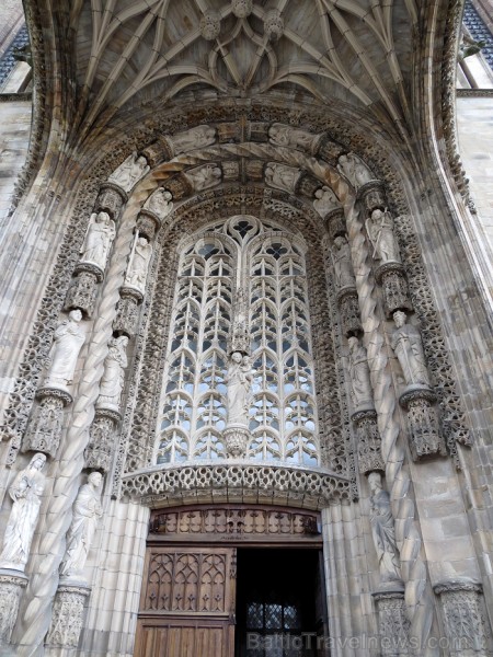 Albi ir senā bīskapa pilsēta, kas atrodas Tulūzā (Francija). Gandrīz visas tās ēkas ir celtas no sarkana ķieģeļa. Slavenākā no tām ir Sainte-Cécile ka 92003