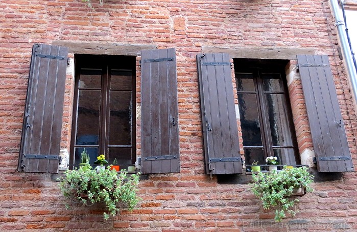 Albi ir senā bīskapa pilsēta, kas atrodas Tulūzā (Francija). Gandrīz visas tās ēkas ir celtas no sarkana ķieģeļa. Slavenākā no tām ir Sainte-Cécile ka 92008