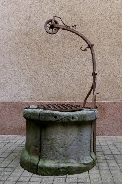 Albi ir senā bīskapa pilsēta, kas atrodas Tulūzā (Francija). Gandrīz visas tās ēkas ir celtas no sarkana ķieģeļa. Slavenākā no tām ir Sainte-Cécile ka 92010