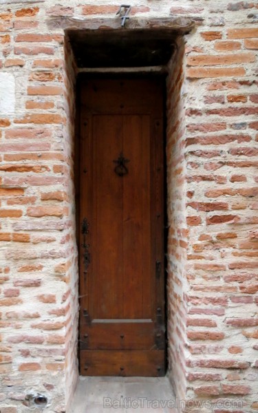 Albi ir senā bīskapa pilsēta, kas atrodas Tulūzā (Francija). Gandrīz visas tās ēkas ir celtas no sarkana ķieģeļa. Slavenākā no tām ir Sainte-Cécile ka 92013