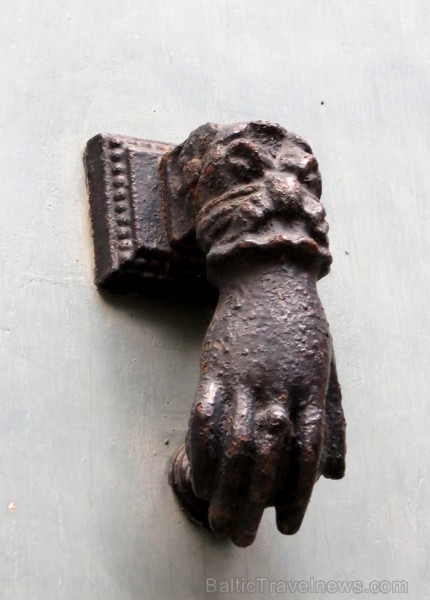 Albi ir senā bīskapa pilsēta, kas atrodas Tulūzā (Francija). Gandrīz visas tās ēkas ir celtas no sarkana ķieģeļa. Slavenākā no tām ir Sainte-Cécile ka 92015