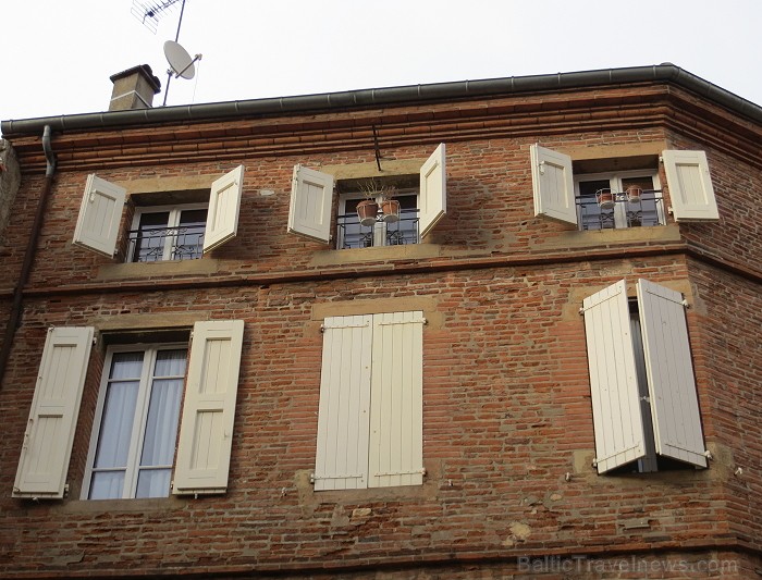 Albi ir senā bīskapa pilsēta, kas atrodas Tulūzā (Francija). Gandrīz visas tās ēkas ir celtas no sarkana ķieģeļa. Slavenākā no tām ir Sainte-Cécile ka 92016