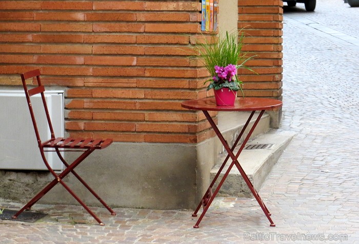 Albi ir senā bīskapa pilsēta, kas atrodas Tulūzā (Francija). Gandrīz visas tās ēkas ir celtas no sarkana ķieģeļa. Slavenākā no tām ir Sainte-Cécile ka 92017