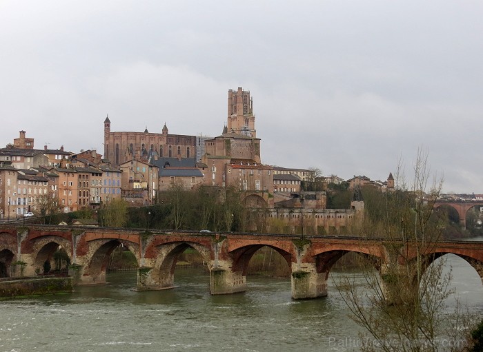 Vairāk informācijas par pilsētu Albi un tās tūrisma objektiem interneta vietnē www.cite-episcopale-albi.fr 92021