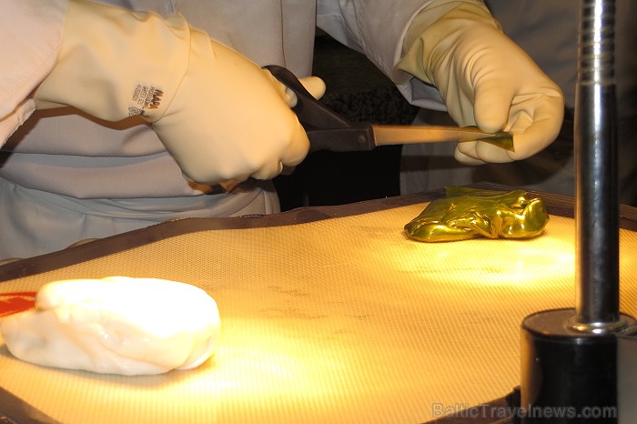 Cordes-sur-Ciel tulkojumā nozīme Diegi debesīs. 1222.g. šo labi nocietināto pilsētu uzcēla Tulūzas grāfs Raimonds VII. 14.gs. pilsētu apdzīvoja šuvēji 92520